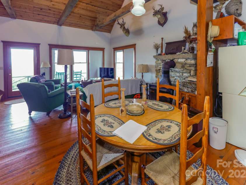 40 Tagalong Lane, Black Mountain, NC 28711.  MLS# CAR4131803, YatesRealty ID 5784. 