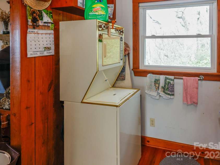 40 Tagalong Lane, Black Mountain, NC 28711.  MLS# CAR4131803, YatesRealty ID 5784. 