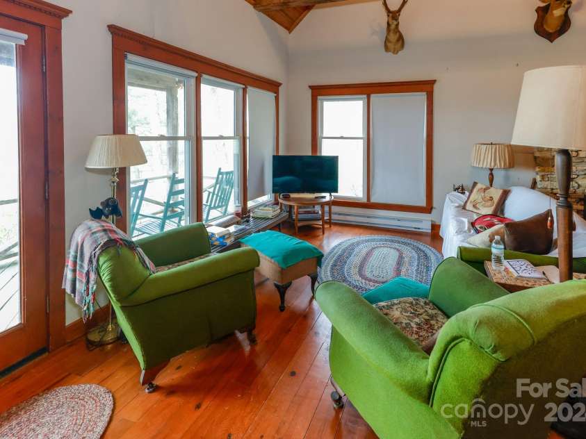 40 Tagalong Lane, Black Mountain, NC 28711.  MLS# CAR4131803, YatesRealty ID 5784. 