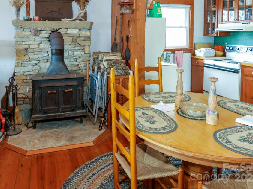 40 Tagalong Lane, Black Mountain, NC 28711.  MLS# CAR4131803, YatesRealty ID 5784. 