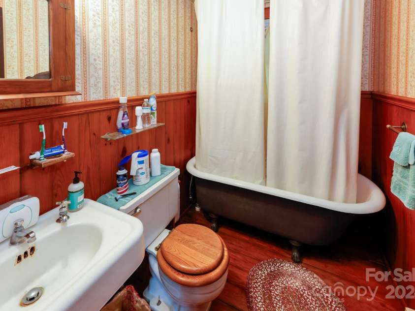 40 Tagalong Lane, Black Mountain, NC 28711.  MLS# CAR4131803, YatesRealty ID 5784. 