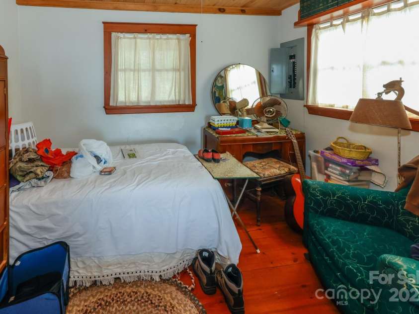 40 Tagalong Lane, Black Mountain, NC 28711.  MLS# CAR4131803, YatesRealty ID 5784. 