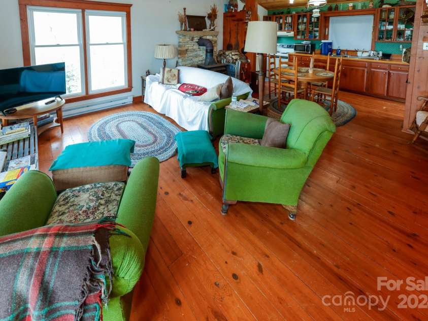 40 Tagalong Lane, Black Mountain, NC 28711.  MLS# CAR4131803, YatesRealty ID 5784. 