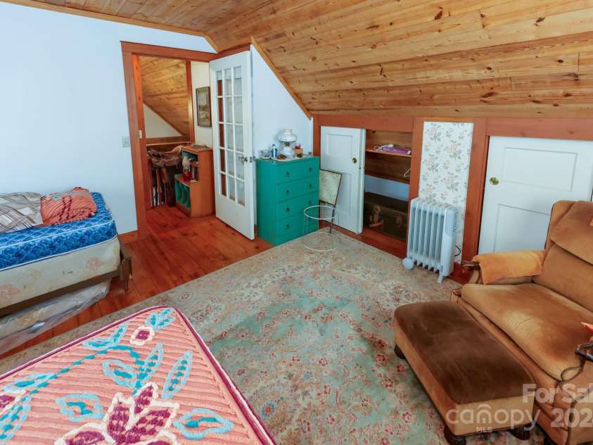 40 Tagalong Lane, Black Mountain, NC 28711.  MLS# CAR4131803, YatesRealty ID 5784. 