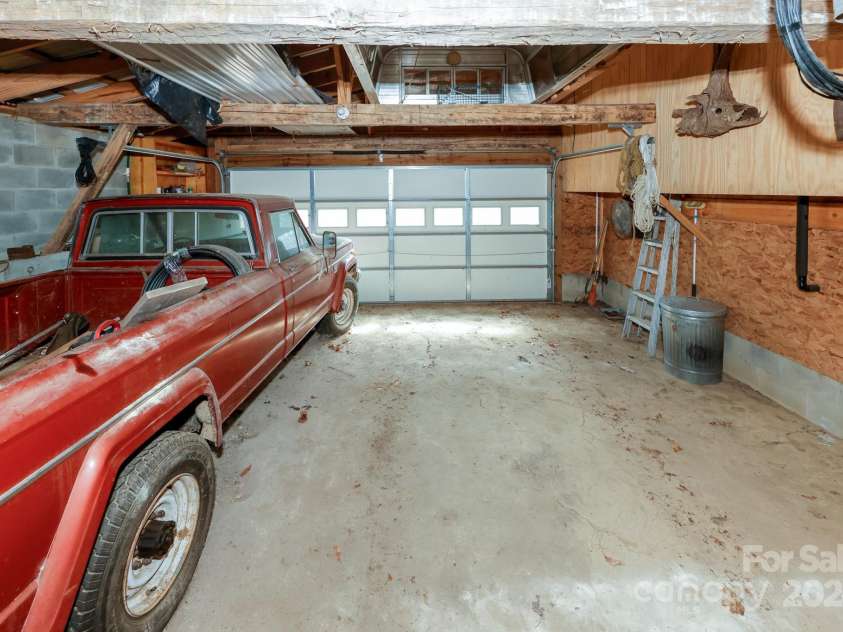 40 Tagalong Lane, Black Mountain, NC 28711.  MLS# CAR4131803, YatesRealty ID 5784. 