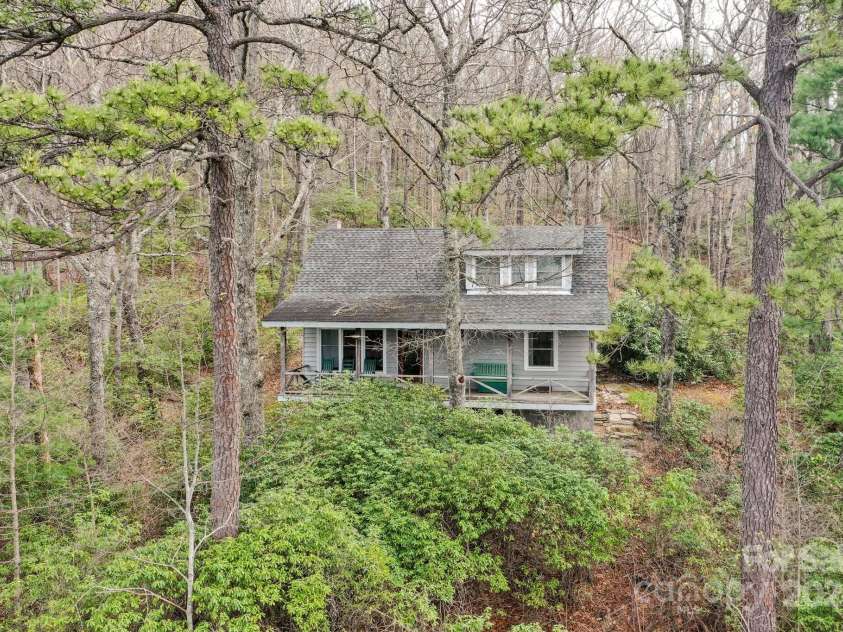 40 Tagalong Lane, Black Mountain, NC 28711.  MLS# CAR4131803, YatesRealty ID 5784. 