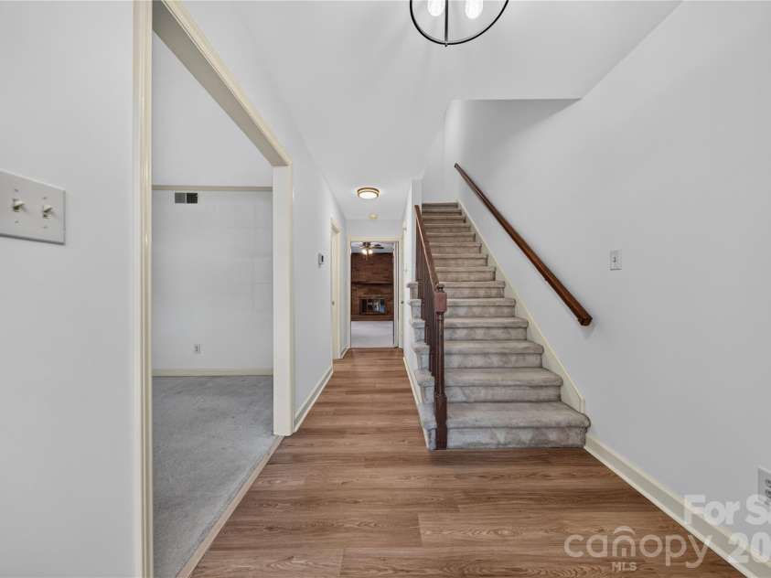 6869 Dumbarton Drive, Charlotte, NC 28210.  MLS# CAR4435306, YatesRealty ID 57841. 