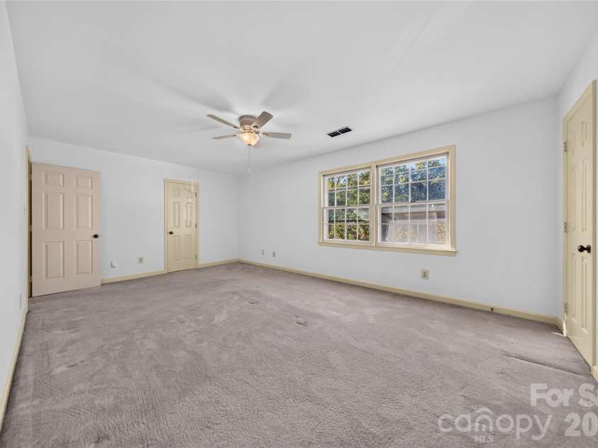 6869 Dumbarton Drive, Charlotte, NC 28210.  MLS# CAR4435306, YatesRealty ID 57841. 