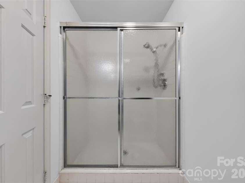 6869 Dumbarton Drive, Charlotte, NC 28210.  MLS# CAR4435306, YatesRealty ID 57841. 