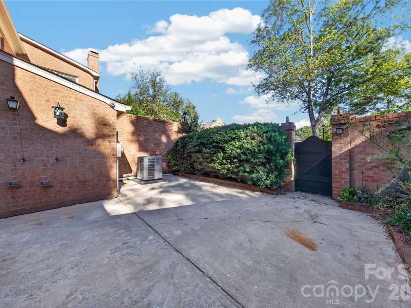 6869 Dumbarton Drive, Charlotte, NC 28210.  MLS# CAR4435306, YatesRealty ID 57841. 