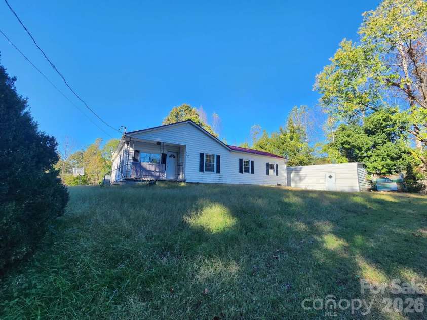 1416 Graystone Place, Lenoir, NC 28645.  MLS# CAR4436557, YatesRealty ID 57847. 