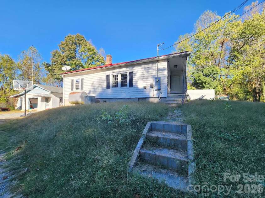 1416 Graystone Place, Lenoir, NC 28645.  MLS# CAR4436557, YatesRealty ID 57847. 
