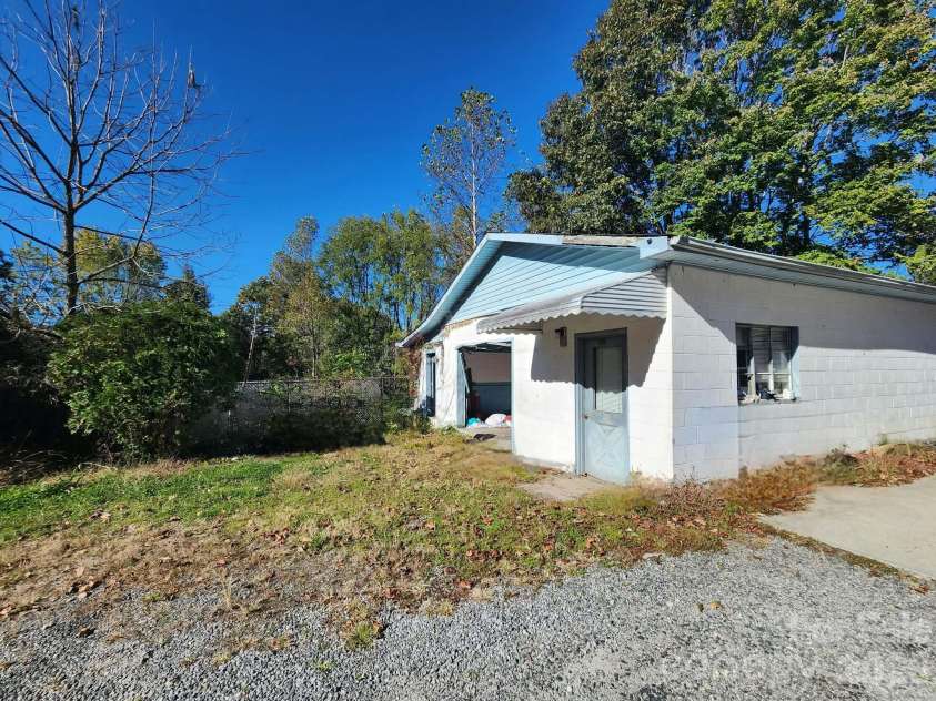 1416 Graystone Place, Lenoir, NC 28645.  MLS# CAR4436557, YatesRealty ID 57847. 