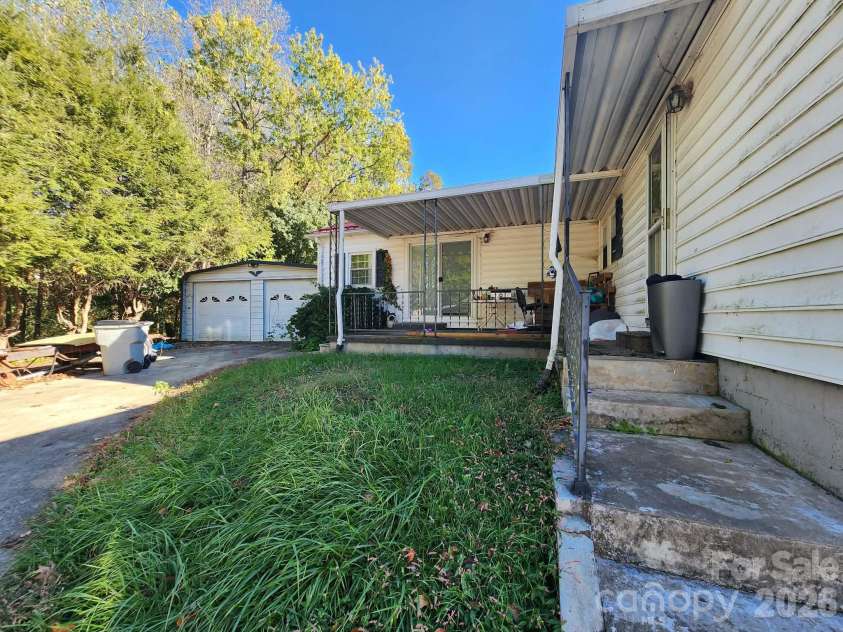 1416 Graystone Place, Lenoir, NC 28645.  MLS# CAR4436557, YatesRealty ID 57847. 