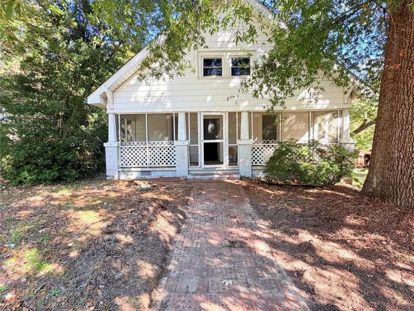 424 Calhoun Street, Salisbury, NC 28144.  MLS# CAR4436721, YatesRealty ID 57848. 