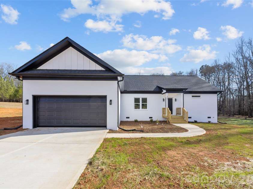 147 Keen Drive, Shelby, NC 28152.  MLS# CAR4337181, YatesRealty ID 5785. 