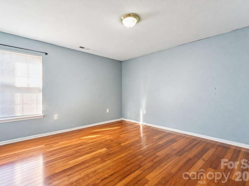 5142 Grays Ridge Drive, Charlotte, NC 28269.  MLS# CAR4429698, YatesRealty ID 57853. 