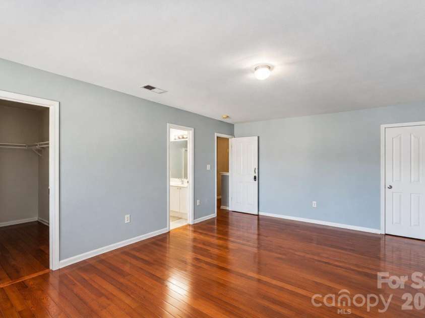 5142 Grays Ridge Drive, Charlotte, NC 28269.  MLS# CAR4429698, YatesRealty ID 57853. 