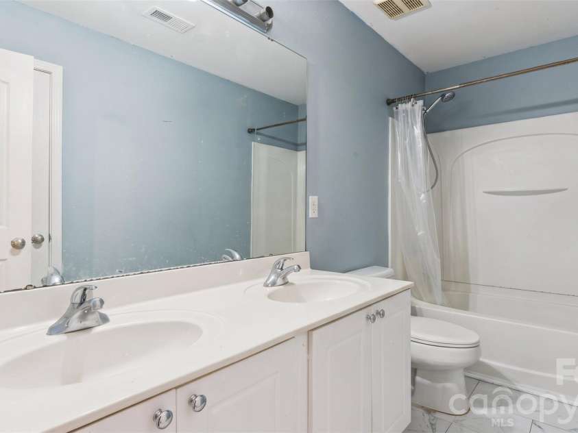 5142 Grays Ridge Drive, Charlotte, NC 28269.  MLS# CAR4429698, YatesRealty ID 57853. 