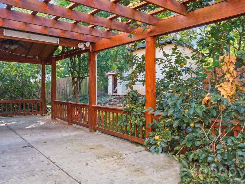 5142 Grays Ridge Drive, Charlotte, NC 28269.  MLS# CAR4429698, YatesRealty ID 57853. 