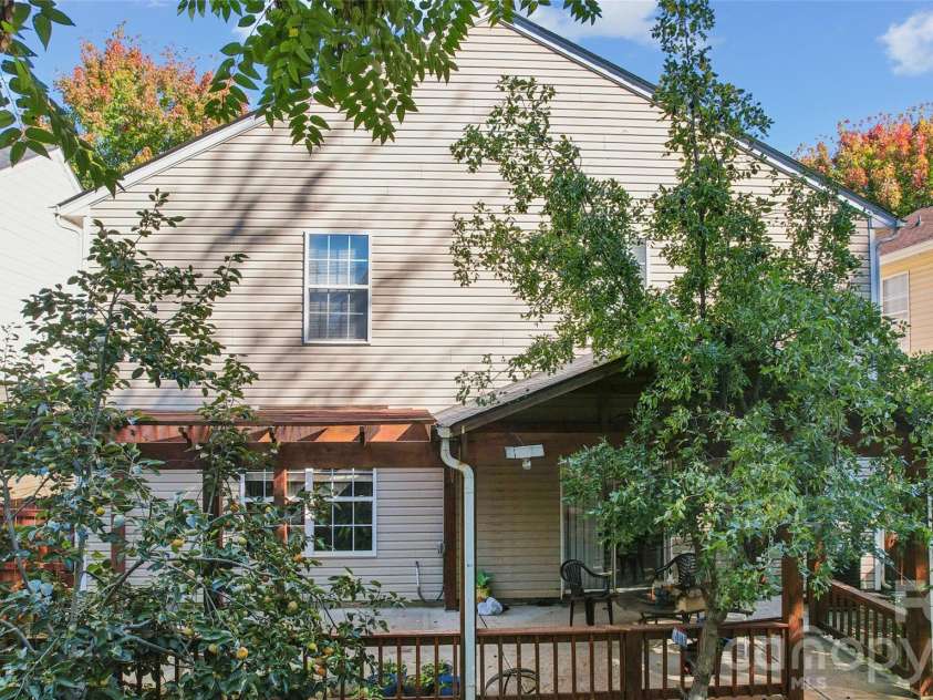 5142 Grays Ridge Drive, Charlotte, NC 28269.  MLS# CAR4429698, YatesRealty ID 57853. 