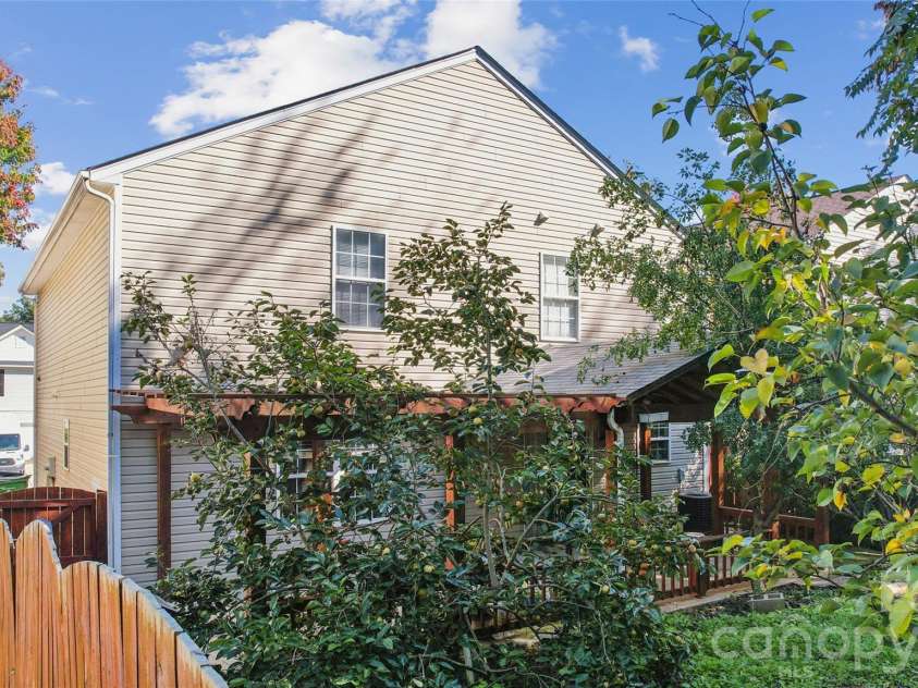 5142 Grays Ridge Drive, Charlotte, NC 28269.  MLS# CAR4429698, YatesRealty ID 57853. 