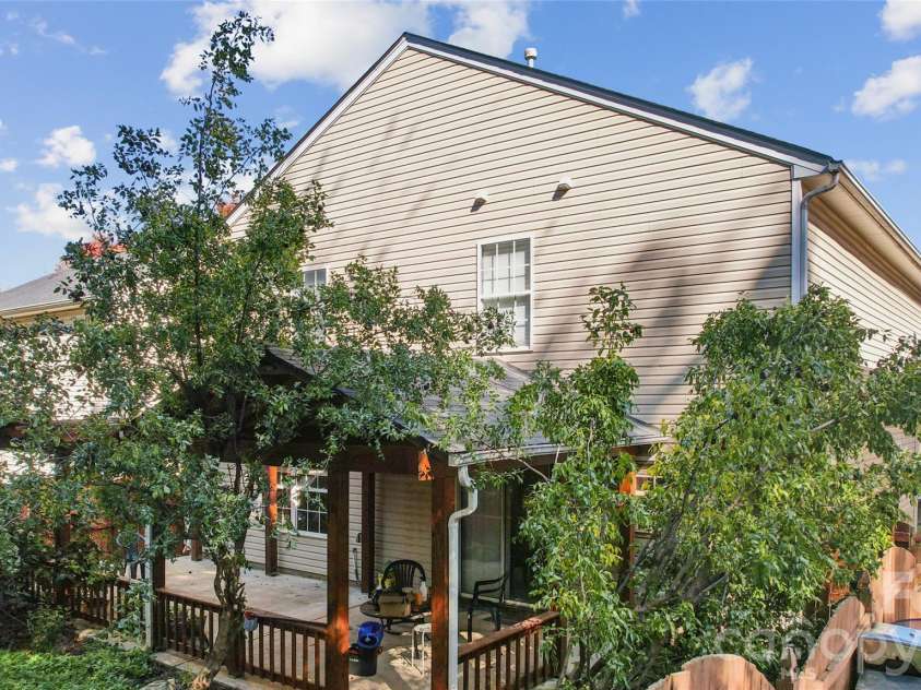5142 Grays Ridge Drive, Charlotte, NC 28269.  MLS# CAR4429698, YatesRealty ID 57853. 