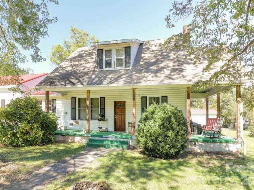 44 B Street, East Flat Rock, NC 28726.  MLS# CAR4435240, YatesRealty ID 57854. 