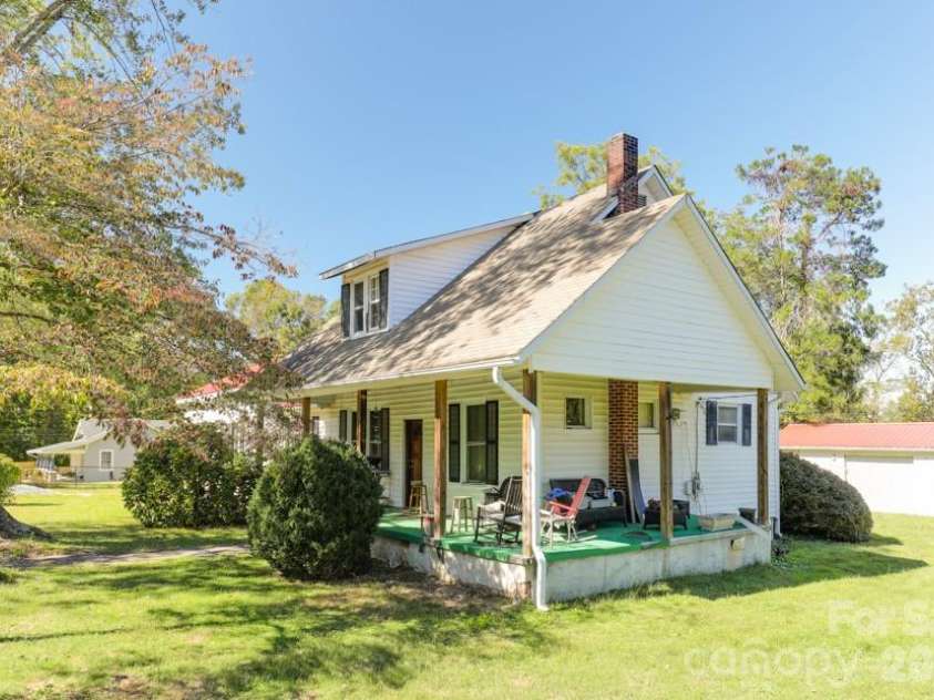 44 B Street, East Flat Rock, NC 28726.  MLS# CAR4435240, YatesRealty ID 57854. 