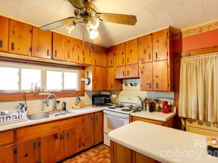44 B Street, East Flat Rock, NC 28726.  MLS# CAR4435240, YatesRealty ID 57854. 