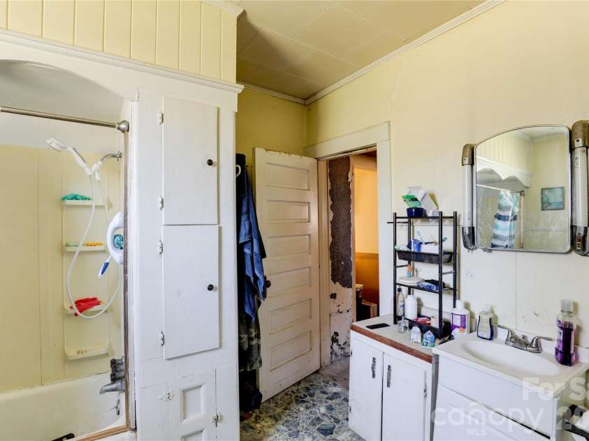 44 B Street, East Flat Rock, NC 28726.  MLS# CAR4435240, YatesRealty ID 57854. 