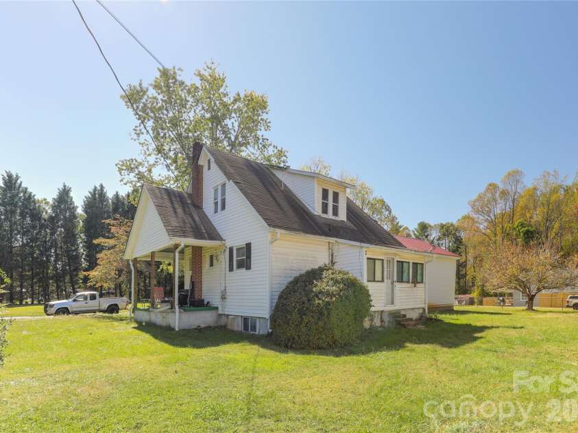 44 B Street, East Flat Rock, NC 28726.  MLS# CAR4435240, YatesRealty ID 57854. 