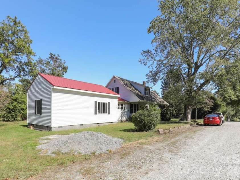 44 B Street, East Flat Rock, NC 28726.  MLS# CAR4435240, YatesRealty ID 57854. 
