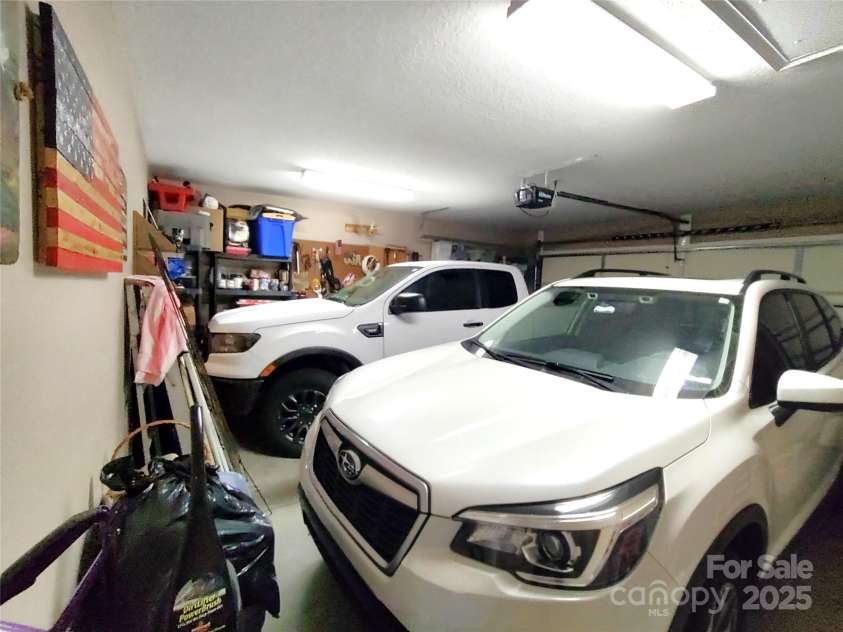 810 Wynnshire Drive, Hickory, NC 28601.  MLS# CAR4231879, YatesRealty ID 5786. 