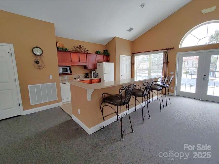 810 Wynnshire Drive, Hickory, NC 28601.  MLS# CAR4231879, YatesRealty ID 5786. Clubhouse