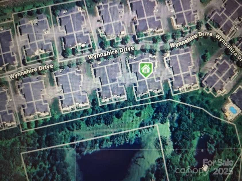 810 Wynnshire Drive, Hickory, NC 28601.  MLS# CAR4231879, YatesRealty ID 5786. Rear unit overlooking pond