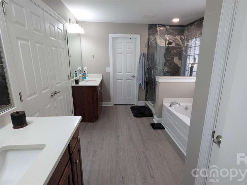 2221 Creek View Court, Fort Mill, SC 29707.  MLS# CAR4436791, YatesRealty ID 57862. 