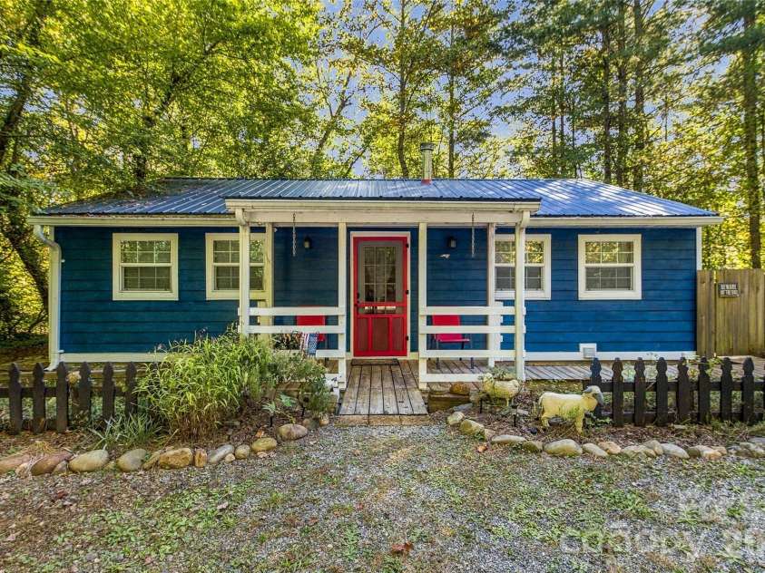 72 Lyman Lane, Rosman, NC 28772.  MLS# CAR4436718, YatesRealty ID 57864. 
