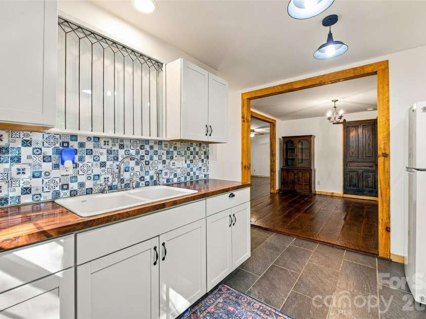 72 Lyman Lane, Rosman, NC 28772.  MLS# CAR4436718, YatesRealty ID 57864. 