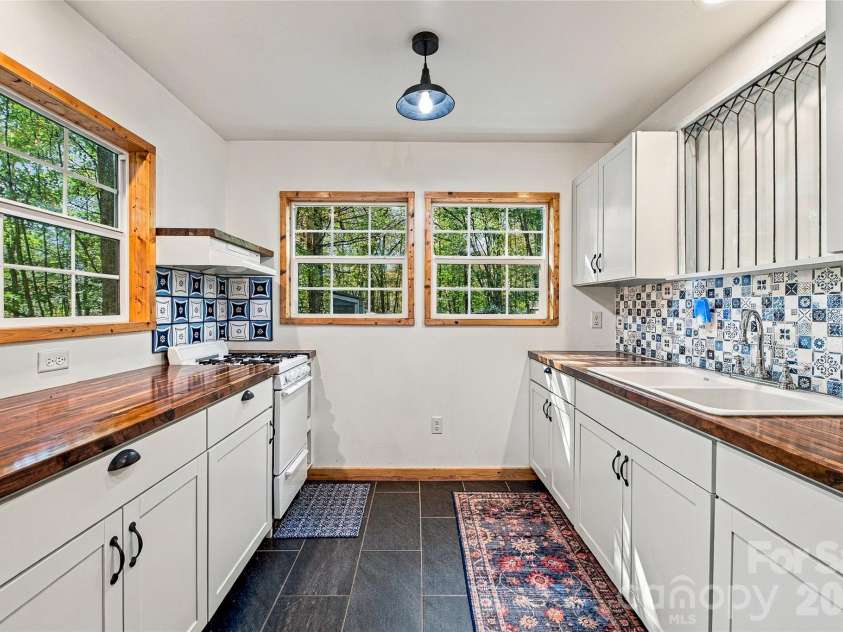72 Lyman Lane, Rosman, NC 28772.  MLS# CAR4436718, YatesRealty ID 57864. 