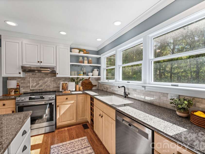 270 Sweet Autumn Lane, Lexington, NC 27295.  MLS# CAR4436793, YatesRealty ID 57869. 