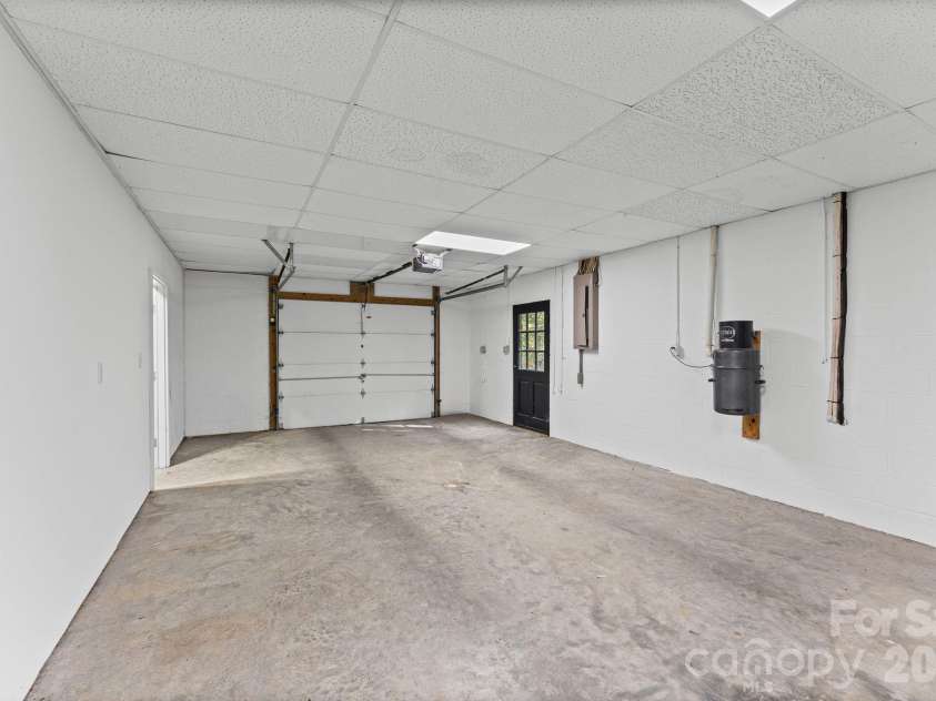 270 Sweet Autumn Lane, Lexington, NC 27295.  MLS# CAR4436793, YatesRealty ID 57869. 