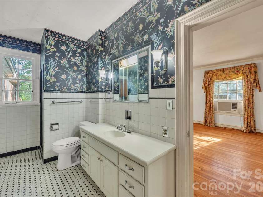 624 Mitchell Avenue, Salisbury, NC 28144.  MLS# CAR4436259, YatesRealty ID 57879. 