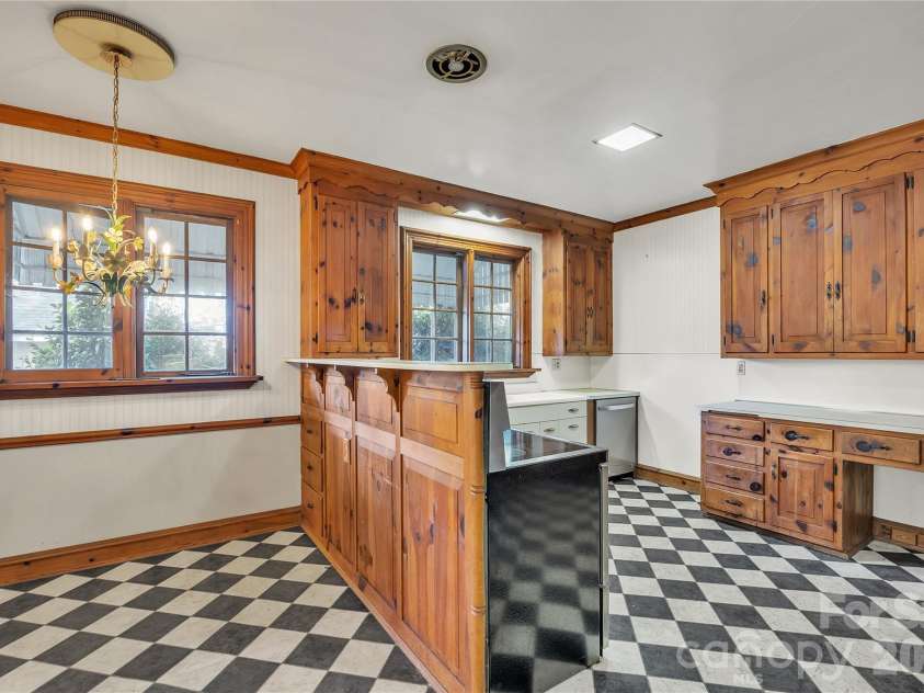 624 Mitchell Avenue, Salisbury, NC 28144.  MLS# CAR4436259, YatesRealty ID 57879. 