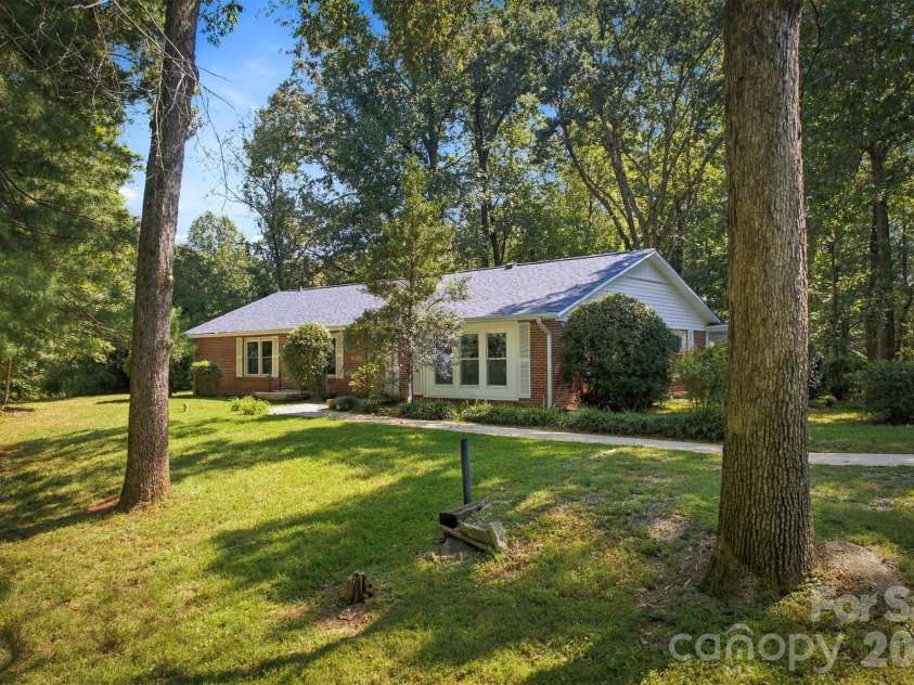 114 Fairview Road, Marion, NC 28752.  MLS# CAR4435580, YatesRealty ID 57882. 