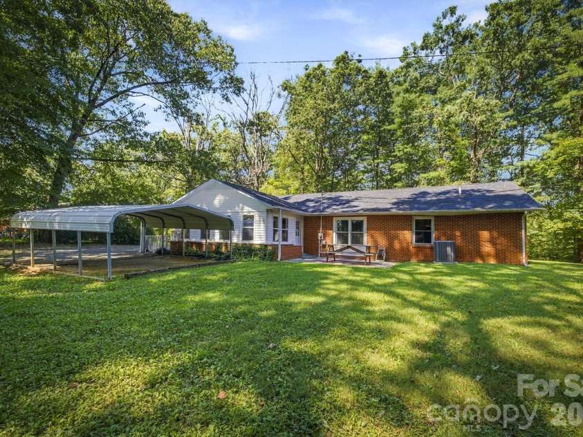 114 Fairview Road, Marion, NC 28752.  MLS# CAR4435580, YatesRealty ID 57882. 