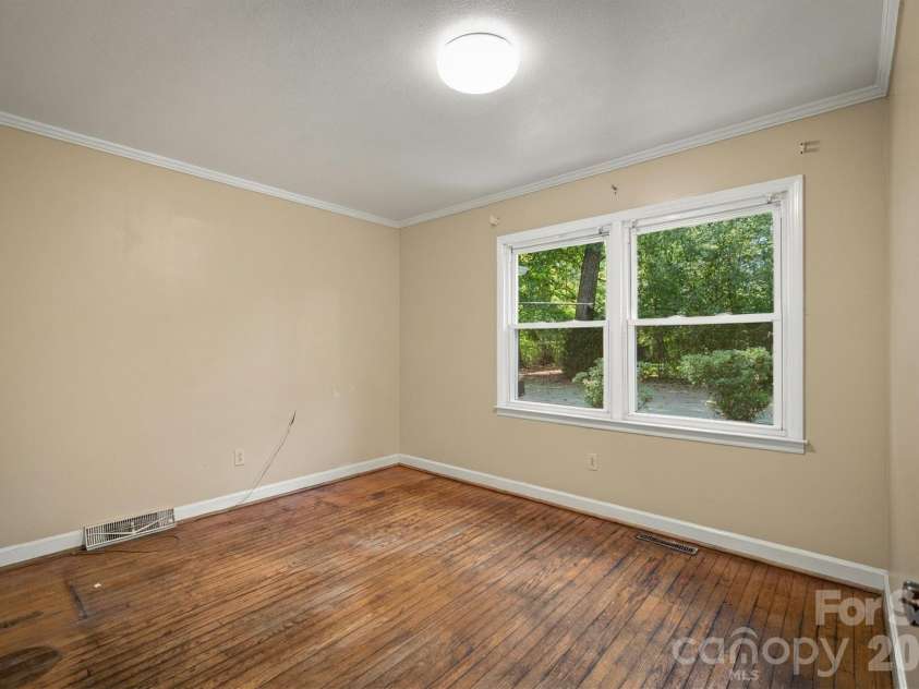 114 Fairview Road, Marion, NC 28752.  MLS# CAR4435580, YatesRealty ID 57882. 
