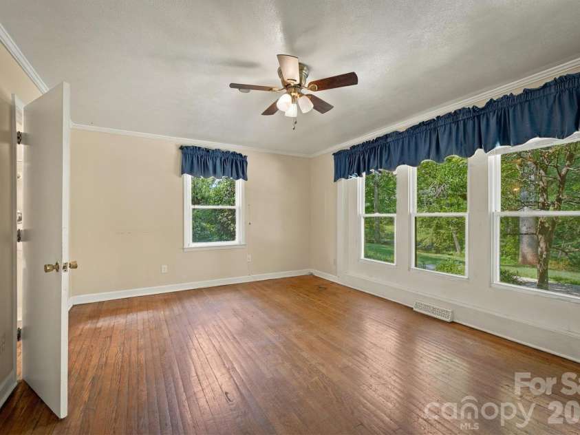 114 Fairview Road, Marion, NC 28752.  MLS# CAR4435580, YatesRealty ID 57882. 