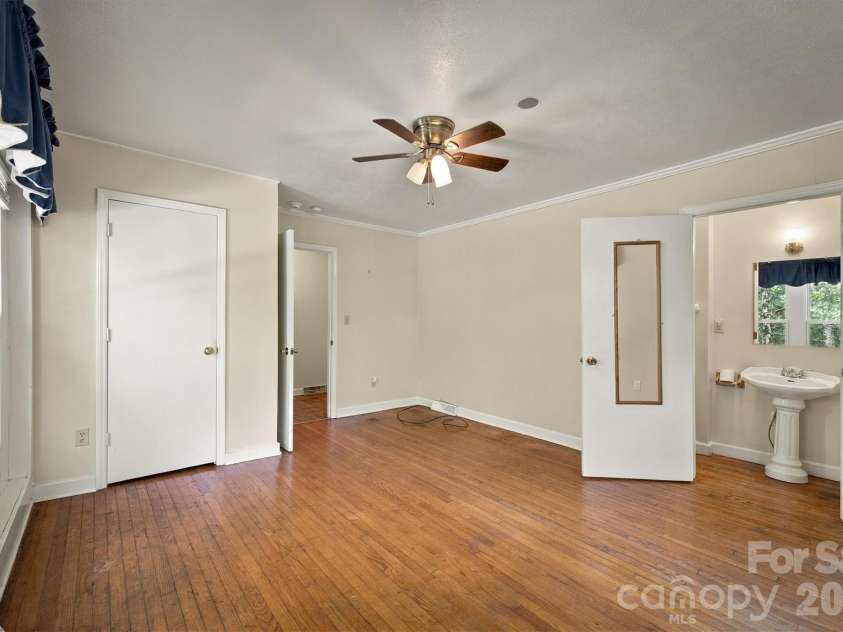 114 Fairview Road, Marion, NC 28752.  MLS# CAR4435580, YatesRealty ID 57882. 
