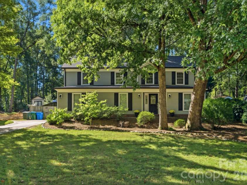 834 Winter Wood Drive, Matthews, NC 28105.  MLS# CAR4436801, YatesRealty ID 57884. 